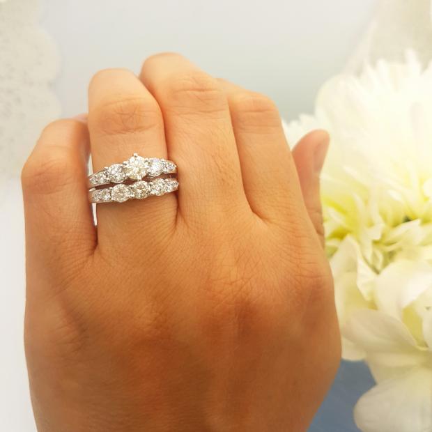 18K White Gold 3 Stone Wedding Ring Set