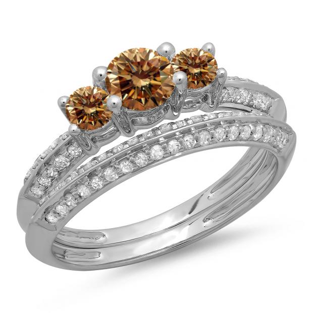 1.05 Carat (ctw) 18K White Gold Round Cut Champagne & White Diamond Ladies 3 Stone Bridal Engagement Ring With Matching Band Set 1 CT