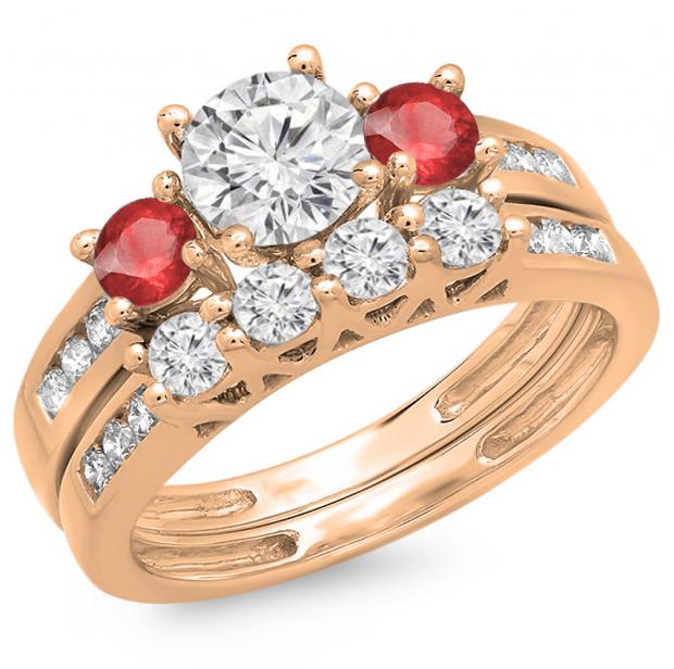 1.80 Carat (ctw) 18K Rose Gold Round Red Ruby & White Diamond Ladies Bridal 3 Stone Engagement Ring With Matching Band Set