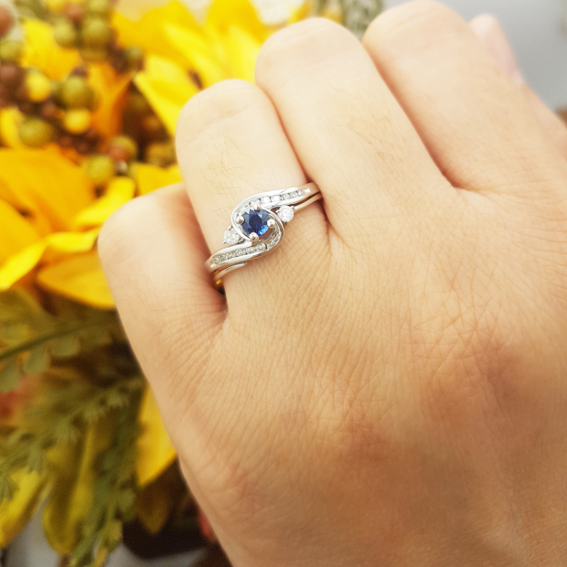Buy 0.50 Carat (ctw) 18k White Gold Round Blue Sapphire And
