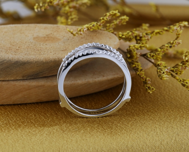 Dazzlingrock Collection Men's Diamond Wedding Band - 0.12ct Round Diamonds, Sterling Silver, Size 10