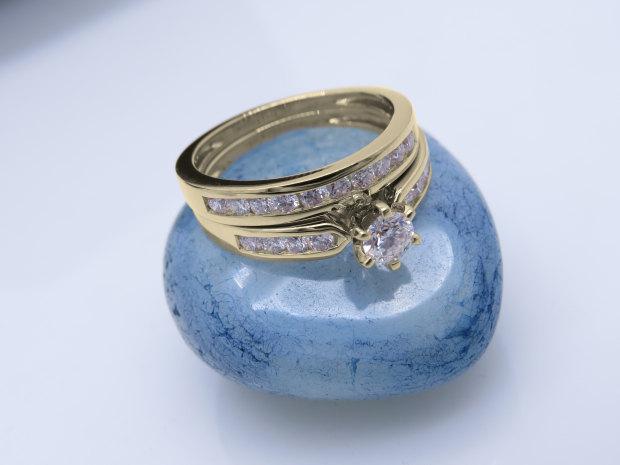 Buy IGI Certified Round White Diamond Tapered Shank Wedding Ring