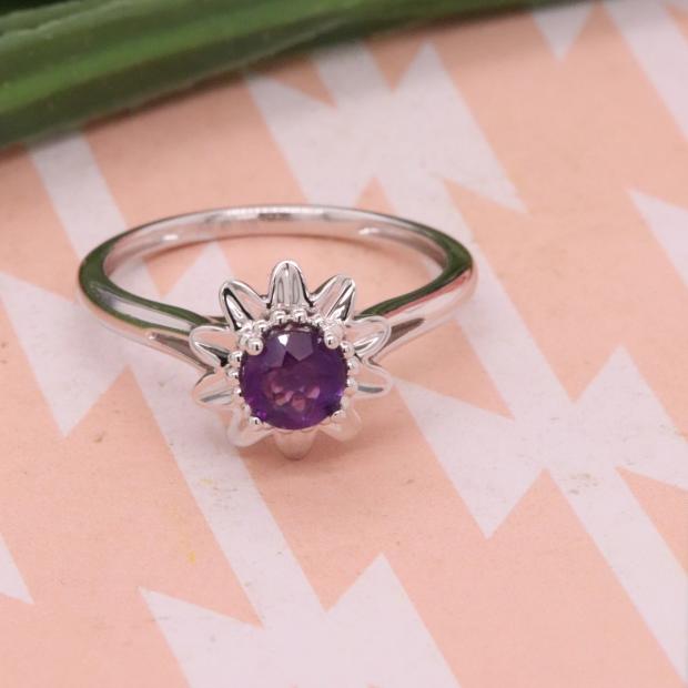 Dazzlingrock Collection 0.15 Carat (ctw) 14k Noble Cut Diamond Star Shaped  5 Stone Ladies Bridal Engagement Ring, White Gold 