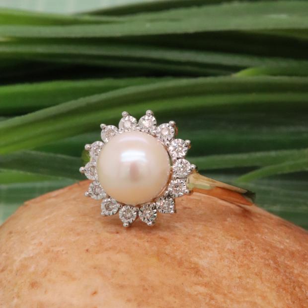 10k Yellow gold pearl and on sale diamond ring