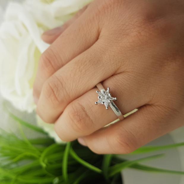 Dazzlingrock Collection 0.15 Carat (ctw) 14K Noble Cut Diamond Star Shaped 5 Stone Ladies Bridal Engagement Ring, White Gold, Size 8, Women's, Grey