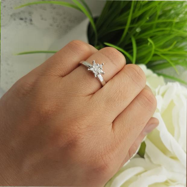 Dazzlingrock Collection 0.15 Carat (ctw) 14k Noble Cut Diamond Star Shaped  5 Stone Ladies Bridal Engagement Ring, White Gold 