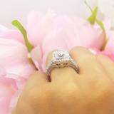 0.90 Carat (ctw) 14K White Gold Round Cut White Diamond Ladies Bridal Vintage Halo Style Engagement Ring