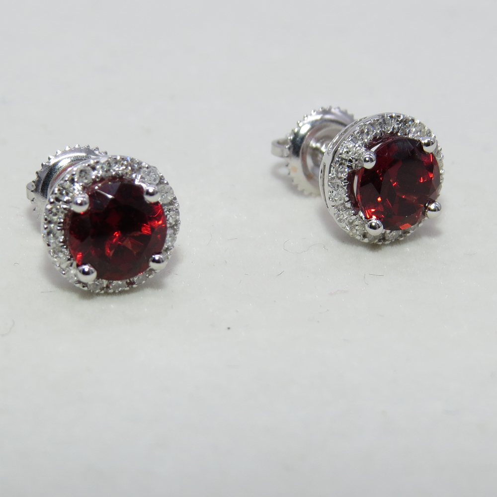 Buy 8.6 mm 2.00 Carat (ctw) 10k White Gold Round Red Garnet & White ...