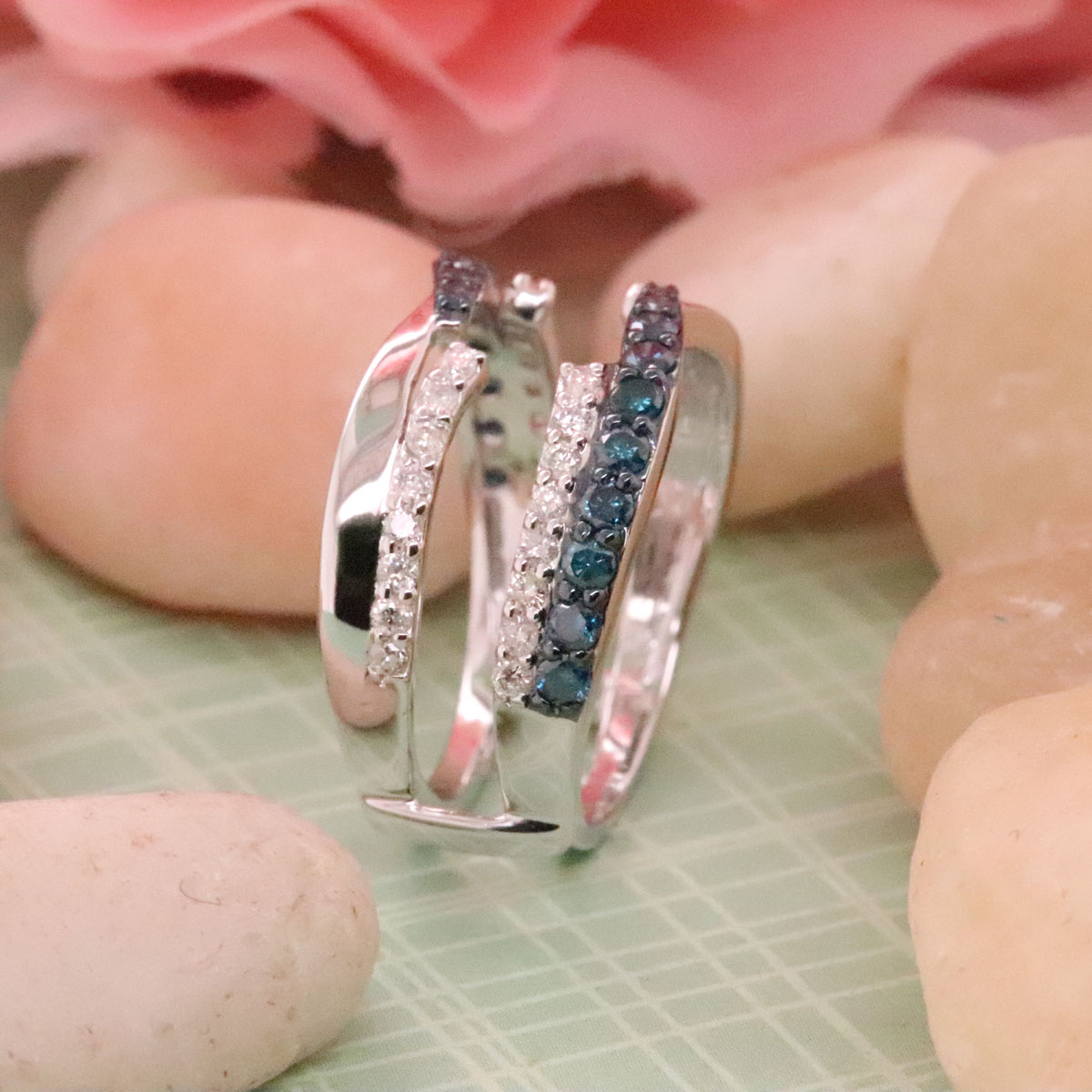 Buy 21.10 0.90 Carat (ctw) 10K White Gold Round White & Blue Diamond